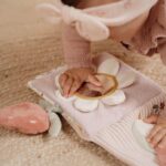 ⁦كتاب الأنشطة الناعم – حديقة الجنيات⁩   الصورة ⁦6⁩