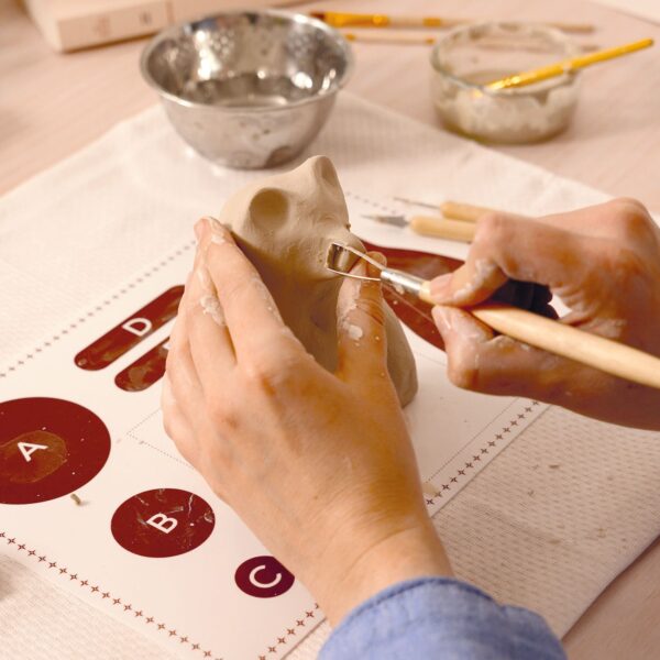 فن النحت بالطين